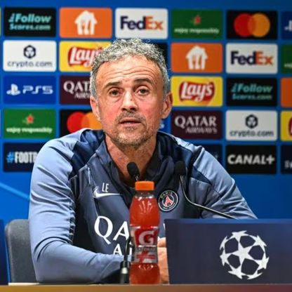 إنريكي مدرب سان جيرمان "يراوغ" تشيلسي في المؤتمر الصحفي