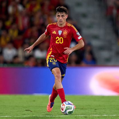 بيدري يحلم بكأس العالم مع إسبانيا ويقارن بين موقفه وكريستيانو رونالدو