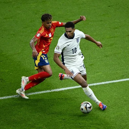 جود بيلينغهام ولامين يامال خلال نهائي كأس أمم أوروبا - 14 يوليو 2024
