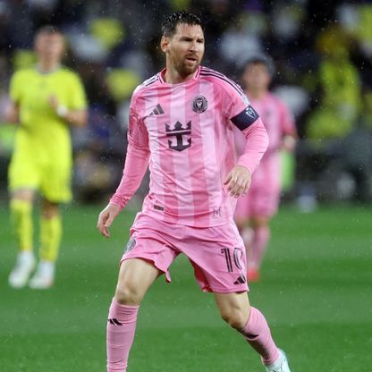 سابقة في تاريخ كرة القدم.. ليونيل ميسي يلعب أمام مدرج يحمل اسمه