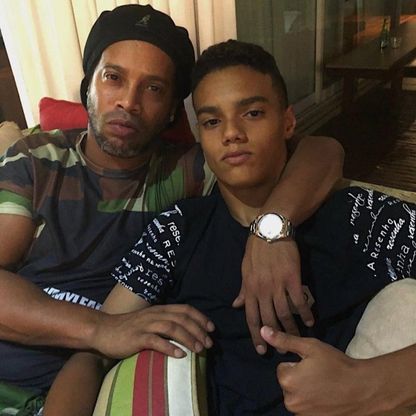 جواو مينديز: لا أشعر بأي ضغط لكوني ابن رونالدينيو