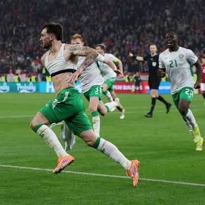 باروت بطل أيرلندا يقودها إلى ملحق كأس العالم في الدقيقة 90+6 ويُبكي سوبوسلاي