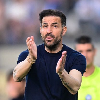 فابريغاس يفتح الباب لتدريب ريال مدريد: لا أملك خطوطاً حمراء
