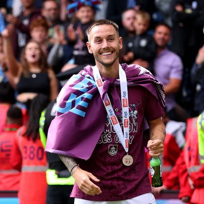 الشباب السعودي يتفق مع قائد وهداف بيرنلي في صفقة انتقال حر