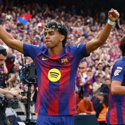 لامين يامال يحتفل بصناعة هدف في ديربي كتالونيا بين برشلونة وإسبانيول في الليغا - 11 أبريل 2026