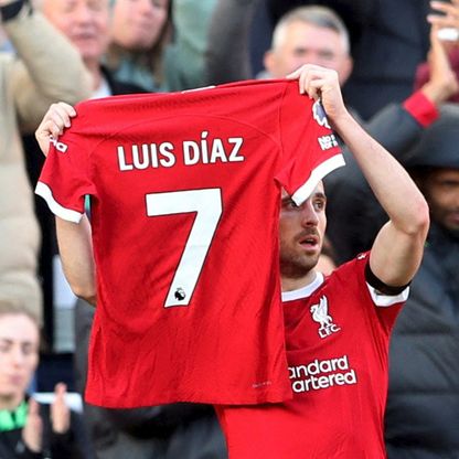 لويس دياز يدافع عن نفسه بعد هجوم لاذع لرقصه إثر وفاة جوتا