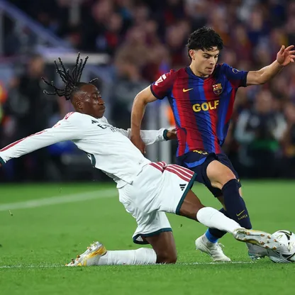 تشافي إسبارت مدافع برشلونة خلال مواجهة ريال مدريد في الكلاسيكو ضمن الدوري الإسباني - 25 أكتوبر 2026