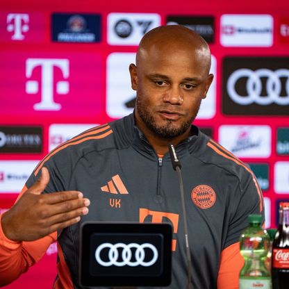 مدرب بايرن يؤكد صعوبة منافسة القوة المالية للدوري الإنجليزي