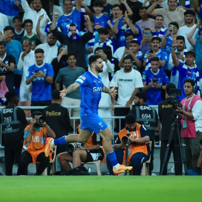 الهلال يُسقط الأهلي ويلامس لقب الدوري السعودي