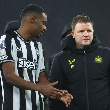 ماذا قال مدرب نيوكاسل عن "التعايش" مع رحيل ألكسندر إيزاك؟