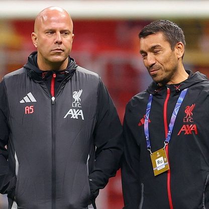 سلوت يفجر مفاجأة.. صلاح احتياطياً في مواجهة ليفربول وغلطة سراي