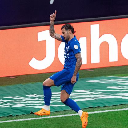 تقرير: ثيو هيرنانديز مدافع الهلال يفكر في العودة إلى أوروبا