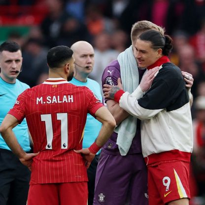 صلاح يتأخر ثم يعترف أنه "محظوظ" باللعب إلى جانب داروين نونيز