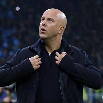 آرني سلوت يتساءل.. هل سيعترف محمد صلاح بخطئه ويعتذر؟