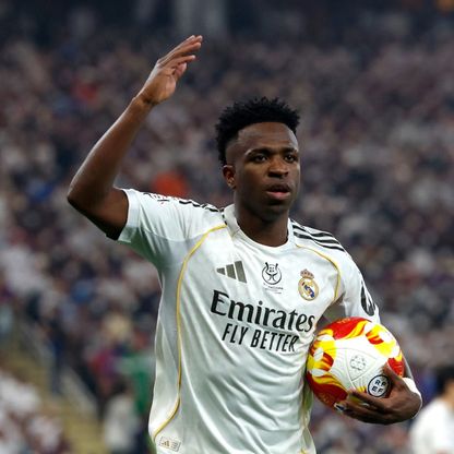 لماذا خرج فينيسيوس رغم الهدف المارادوني ضد برشلونة؟ ألونسو يرد