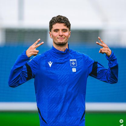 المغربي أسامة العزوزي ينضمّ لأوكسير مُعاراً من بولونيا