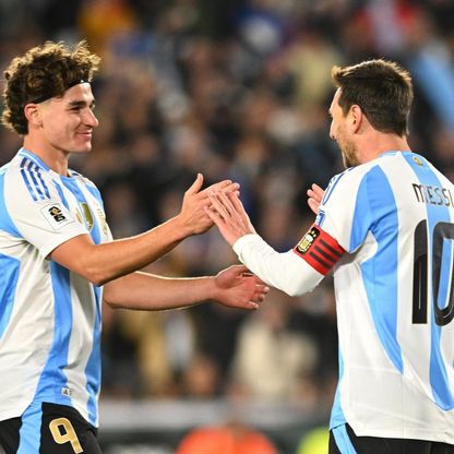 شاهد.. ميسي يسجل هدفاً رائعاً للأرجنتين في مباراة الوداع