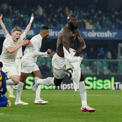 شاهد.. نابولي يفاقم معاناة فيرونا بفوز قاتل في الدوري الإيطالي