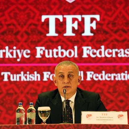 فضيحة.. اتهامات بالمراهنة تطال أكثر من نصف حكام الكرة في تركيا