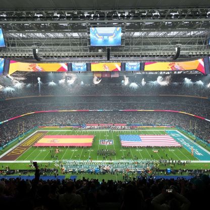 زين الدين زيدان يُجري قرعة أول مباراة بدوري كرة القدم الأميركية في إسبانيا