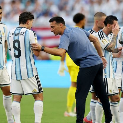 سكالوني يطلب من أتلتيكو مدريد "إسعاد" خوليان ألفاريز بعد فترة مضطربة