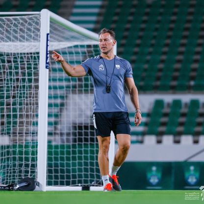 الأهلي السعودي يجدد عقد مدربه ماتياس يايسله حتى 2027