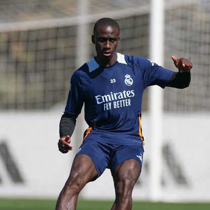 "المدافع المفضل لأنشيلوتي" جاهز لمواجهة برشلونة في نهائي كأس الملك