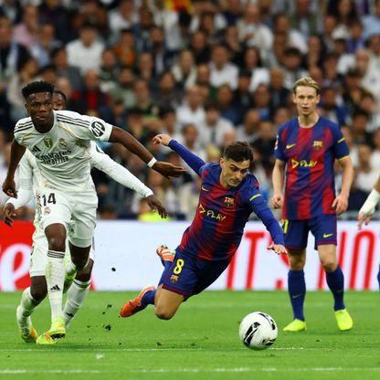 لماذا سقط هانزي فليك في الكلاسيكو؟ 4 أسباب وراء هزيمة برشلونة