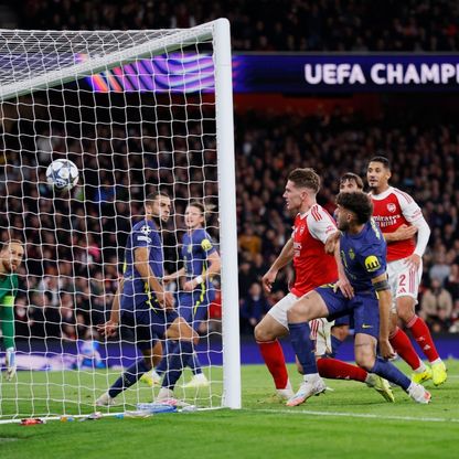 تغريم أتلتيكو مدريد بسبب عنصرية مشجعيه خلال مواجهة أرسنال