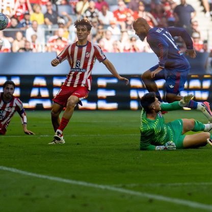 يونايتد يقلب تأخره إلى فوز على أتلتيكو مدريد بثنائية مبيومو