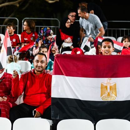 "رجّالة".. الجماهير تواسي شباب مصر بعد الهزيمة من إنجلترا