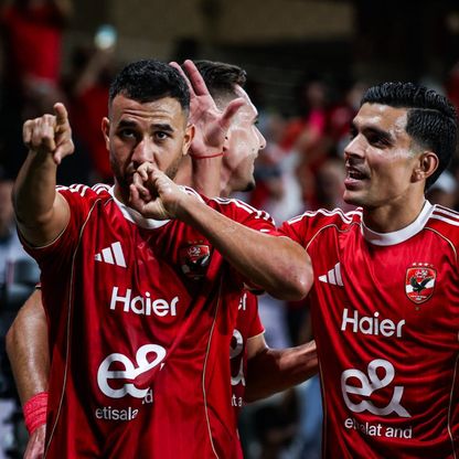 الأهلي يتخطى سيراميكا بصعوبة ليبلغ نهائي كأس السوبر