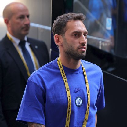 رئيس إنتر يدعم مارتينيز: باب الرحيل مفتوح أمام تشالهان أوغلو