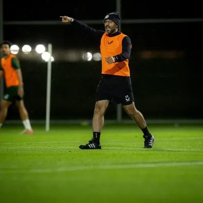 سعد الشهري مدرب الاتفاق خلال تدريب -