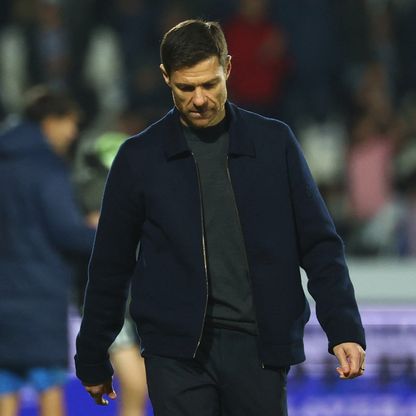 هل يخشى تشابي ألونسو مصير بيرند شوستر بعد مواجهة ريال مدريد وإشبيلية؟