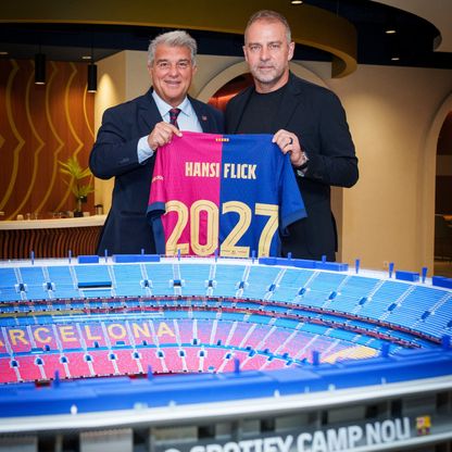 برشلونة يمدد عقد المدرب هانزي فليك حتى 2027