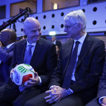 فينغر: "فيفا" سيحلّل نتائج استراحات الترطيب بعد كأس العالم