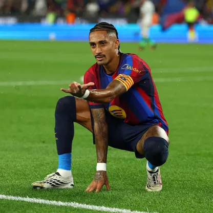 قائد برشلونة رافينيا يحتفل بأحد أهدافه أمام راسينغ سانتاندير في الدوري الإسباني - 16 سبتمبر 2026