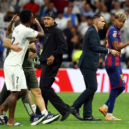 ماذا دار بين فينيسيوس ولامين يامال خلال وبعد الكلاسيكو؟