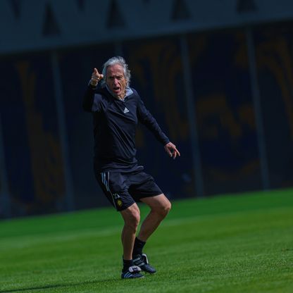 جورجي جيسوس يوجه رسالة لمنافسي النصر ويكتشف "صدفة" في الزوراء