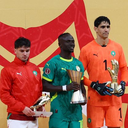 ثنائي دوري روشن.. قفاز ذهبي لياسين بونو وساديو ماني أفضل لاعب بكأس إفريقيا