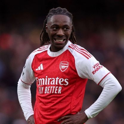 ساكا وإيزي يقودان هجوم أرسنال أمام بايرن في صراع الصدارة