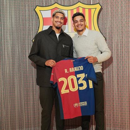 شقيق أراوخو يستفز جمهور برشلونة بعد السقوط أمام باريس سان جيرمان