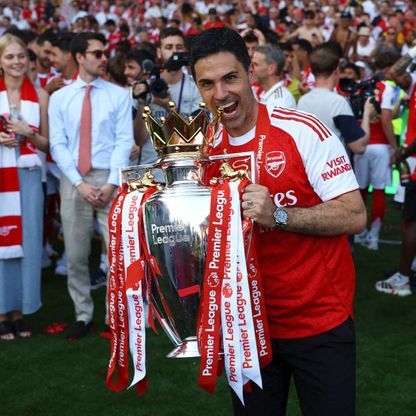 ميكيل أرتيتا مدرب الموسم 2025-2026 بالدوري الإنجليزي الممتاز