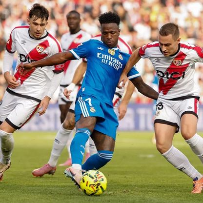 عتاب زميل وحرب كلامية جديدة.. فينيسيوس يثير جدلاً جديداً