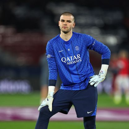 باريس سان جيرمان يعلن إصابة حارسه شوفالييه في فخذه الأيمن