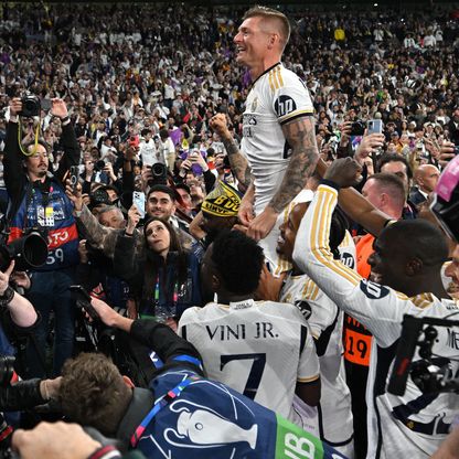 توني كروس يرتدي مجدداً قميص ريال مدريد في "سانتياغو برنابيو"