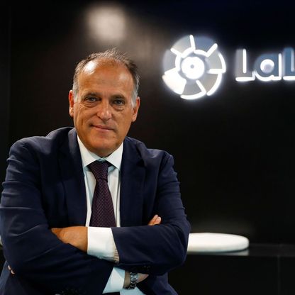 الليغا تؤكد إقامة مباراة برشلونة وفياريال بميامي في 20 ديسمبر