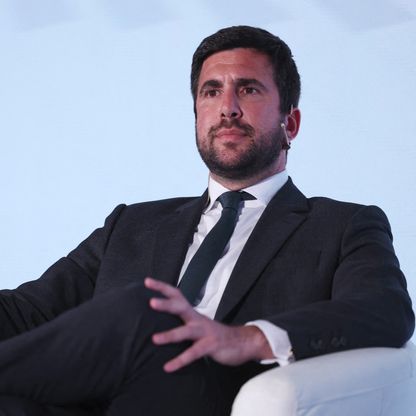 جوان لابورتا يلتقي خصم رئيس ريال مدريد قبل الكلاسيكو