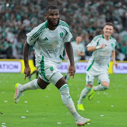فرانك كيسي لاعب الأهلي السعودي يحتفل بهدفه ضد كاواساكي فرونتال بنهائي دوري أبطال آسيا للنخبة - 3 مايو 2025